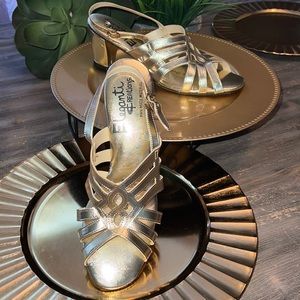 😘Vintage, Gold, Chunky Heel Sandals 👡